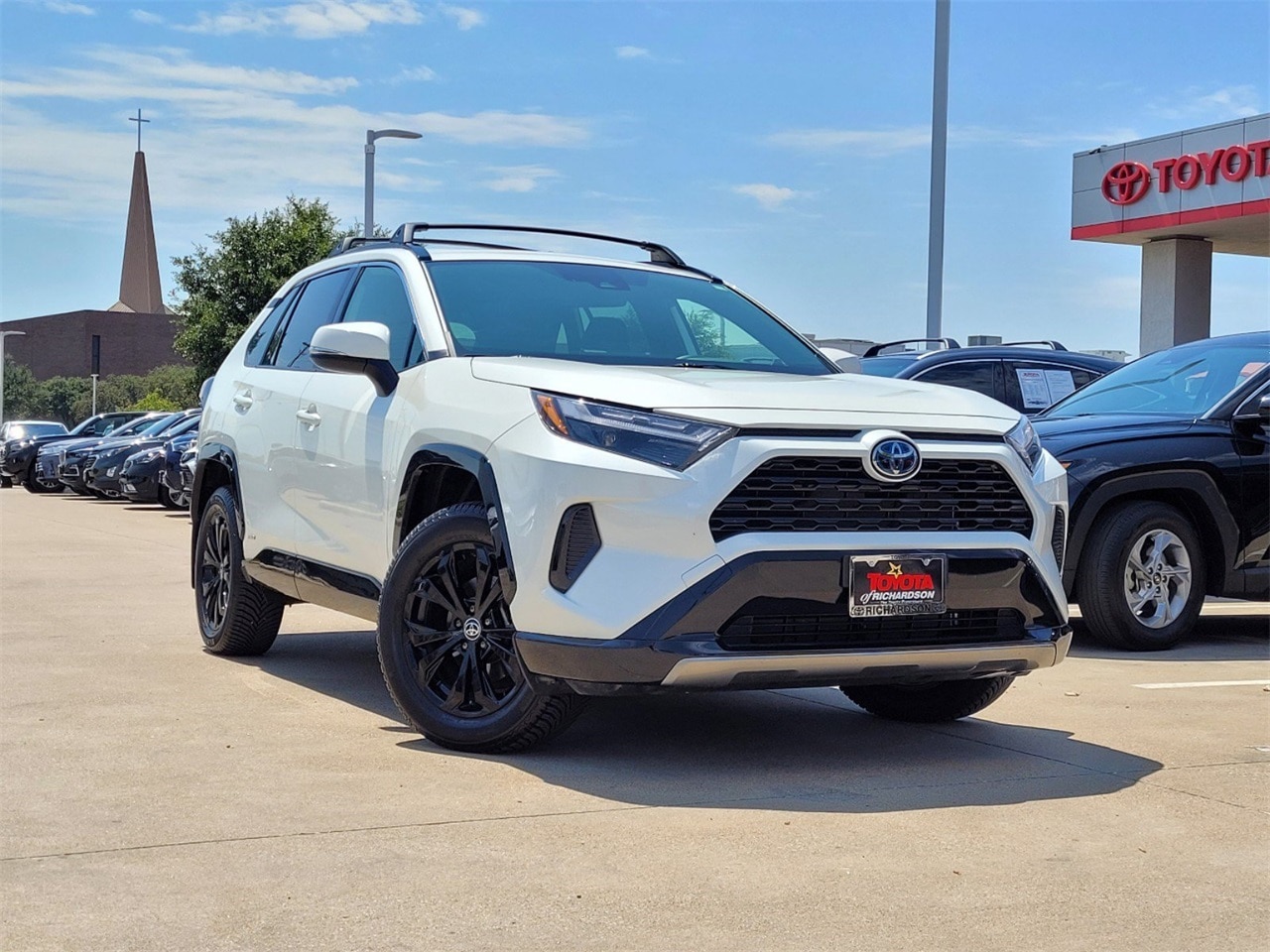 Used 2022 Toyota RAV4 SE with VIN JTM16RFV4ND526867 for sale in Richardson, TX