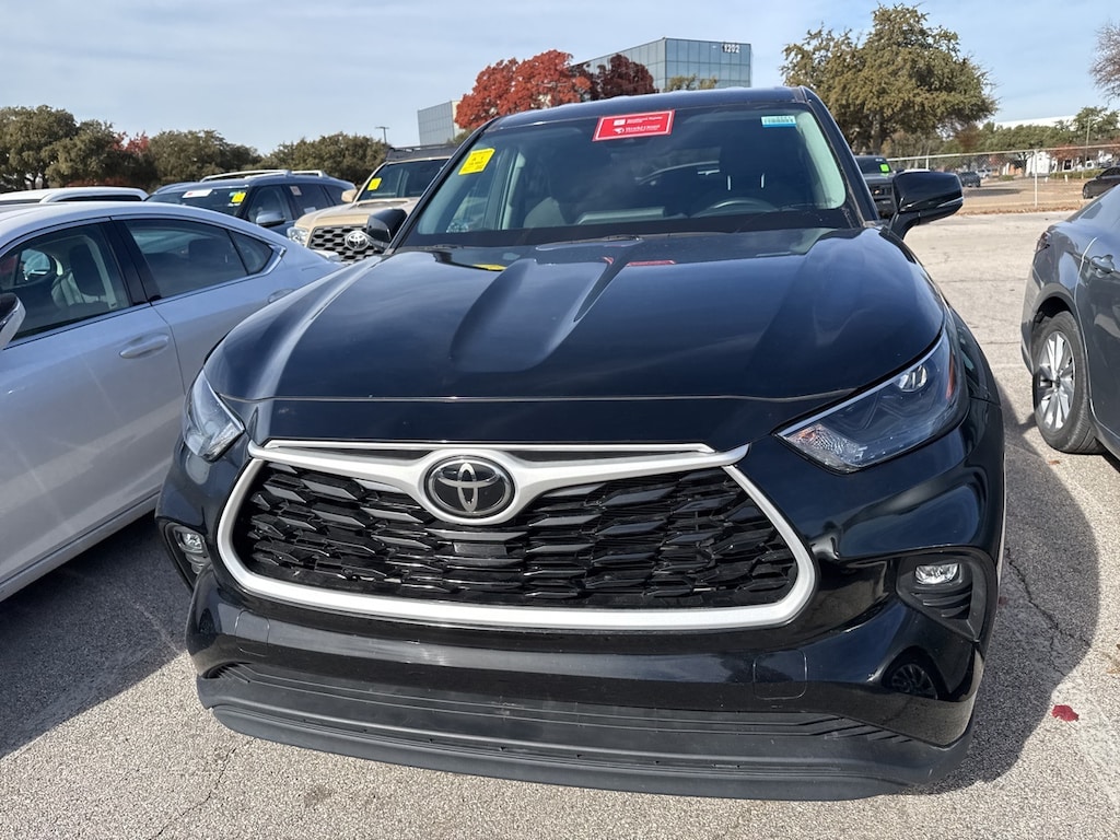 Used 2024 Toyota Highlander LE w/18-Inch Painted Alloy Wheels SUV