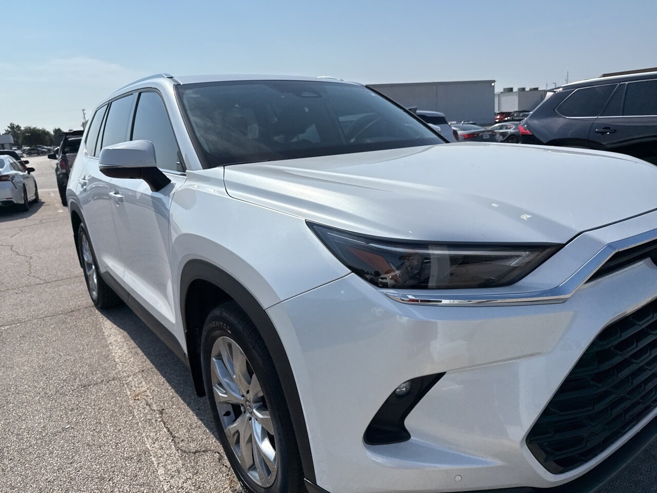 2024 Toyota Highlander Hybrid Limited photo 3