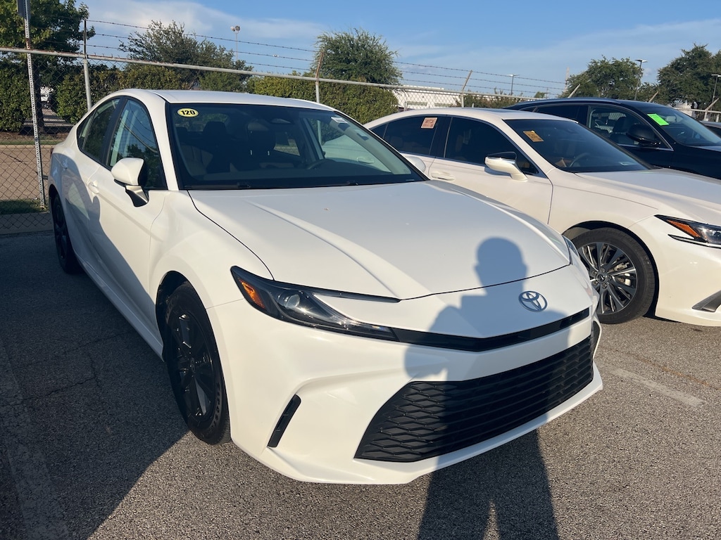 Used 2025 Toyota Camry LE w/16-Inch Silver Finished Alloy Wheels Sedan