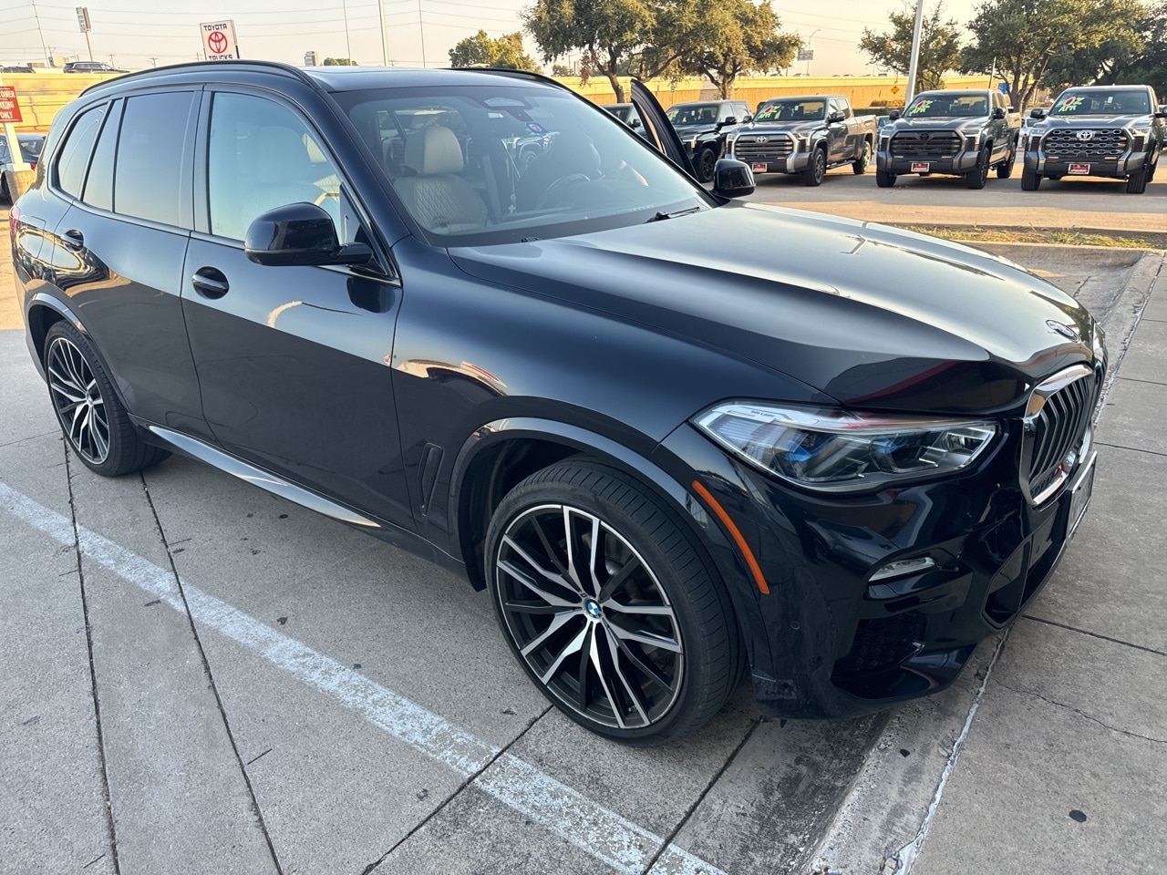 Used 2019 BMW X5 40i with VIN 5UXCR6C54KLL35257 for sale in Richardson, TX