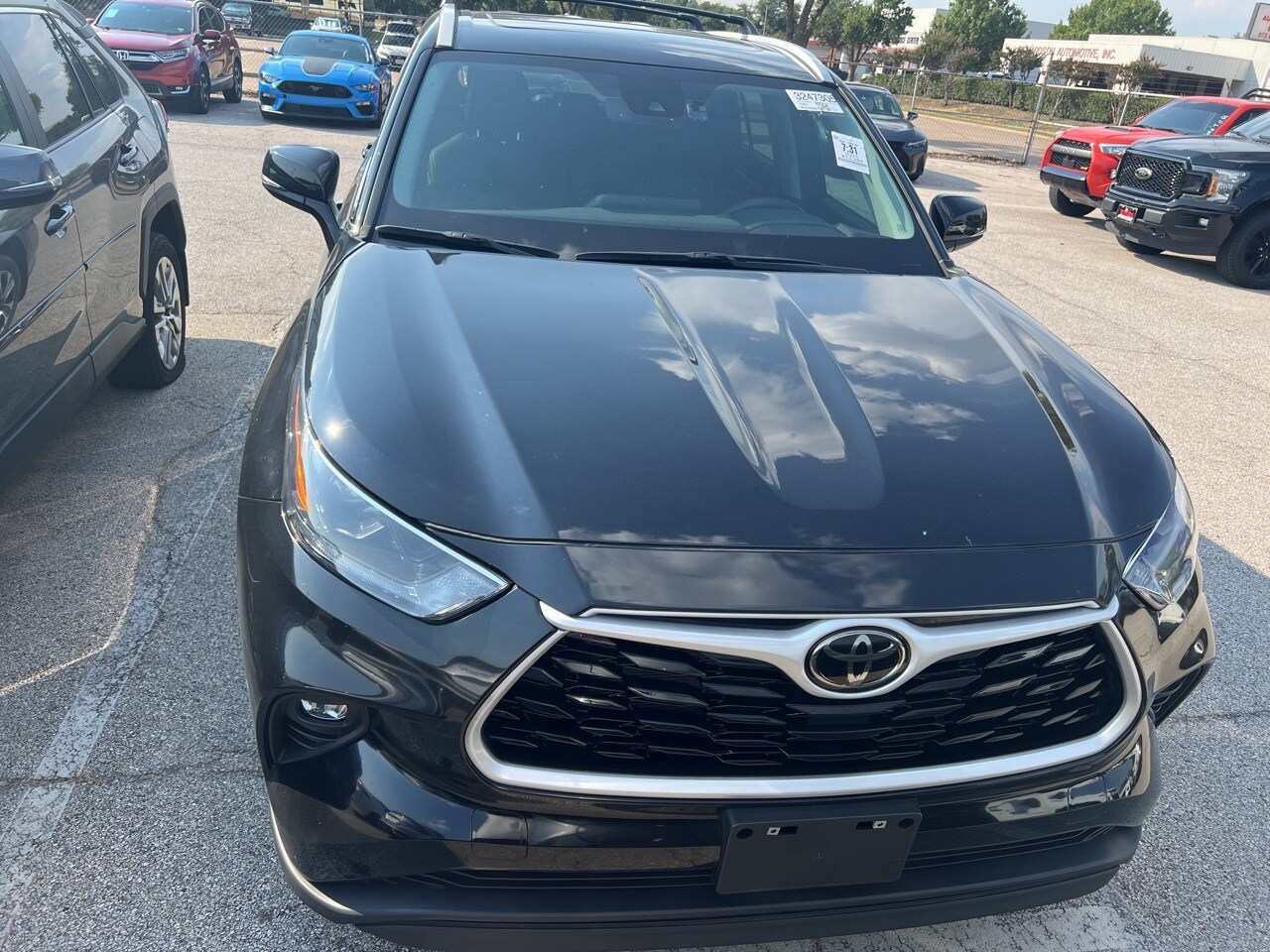2024 Toyota Highlander XLE photo 2