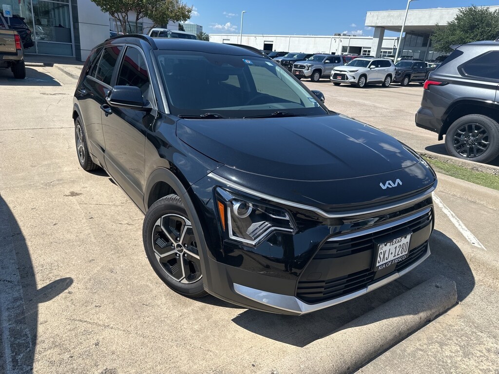 Used 2023 Kia Niro EX w/Cloth and Vegan Leather-Trimmed Seats SUV