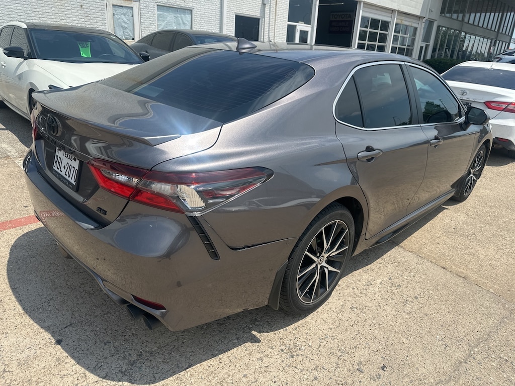Used 2022 Toyota Camry SE w/18-in. Black Machined-Finish Alloy Sedan