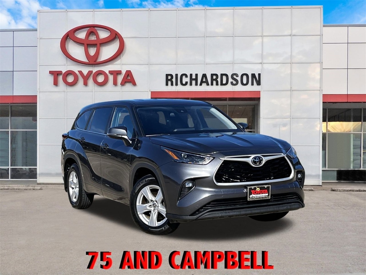 2024 Toyota Highlander LE's photo