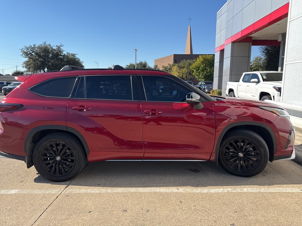 Used 2024 Toyota Highlander XSE w/Sunroof/Leather/20-in Alloy SUV