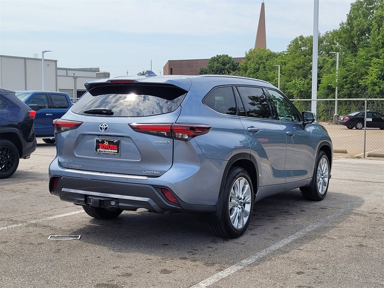 2024 Toyota Highlander Hybrid Limited photo 4
