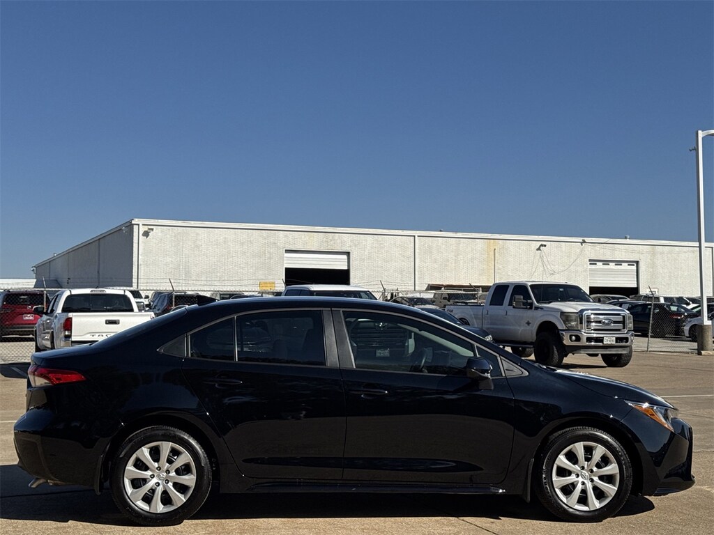 Used 2025 Toyota Corolla LE w/8-Inch Toyota Audio Multimedia Sedan