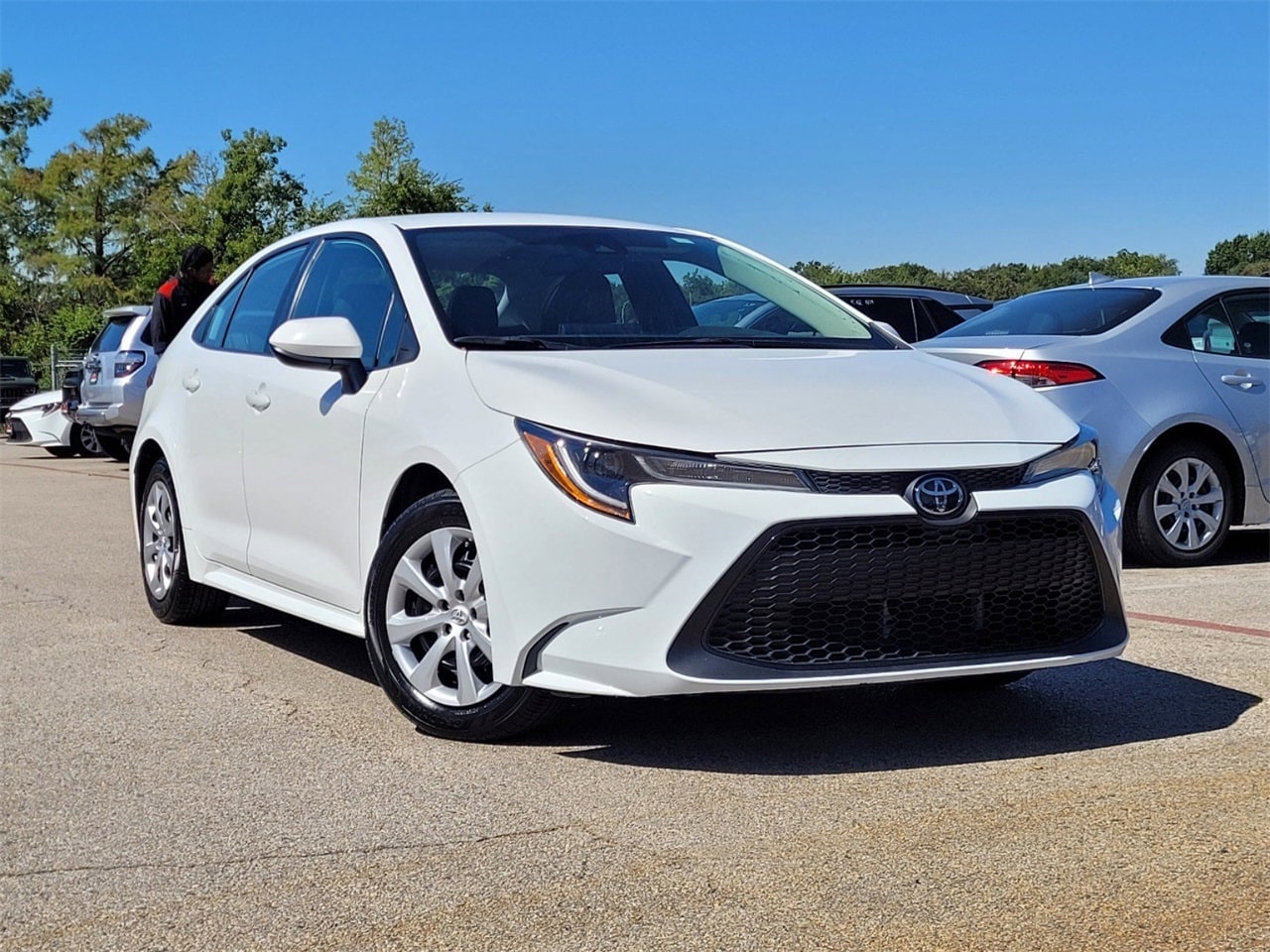 Used 2022 Toyota Corolla LE with VIN 5YFEPMAE9NP299858 for sale in Richardson, TX