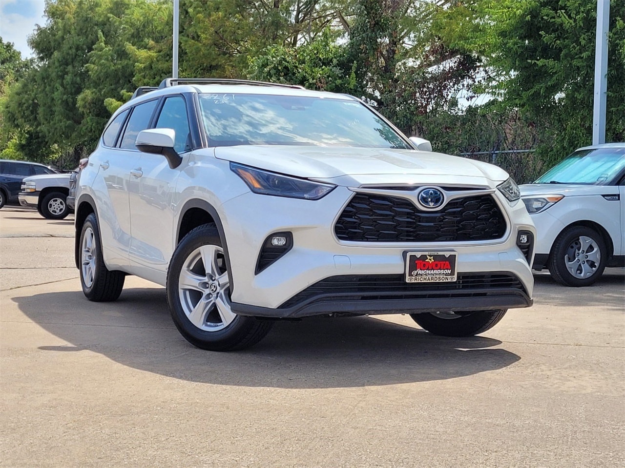 Used 2023 Toyota Highlander LE with VIN 5TDBBRCH7PS108261 for sale in Richardson, TX