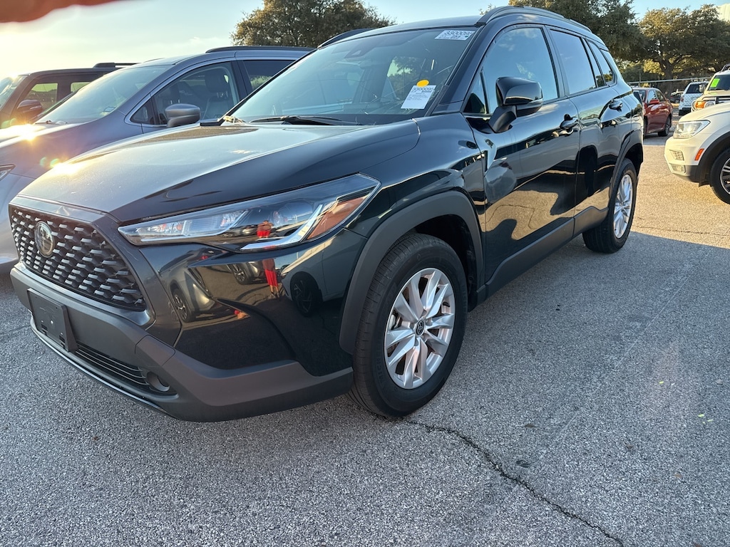 Used 2022 Toyota Corolla Cross LE w/17-Inch Alloy Wheels SUV