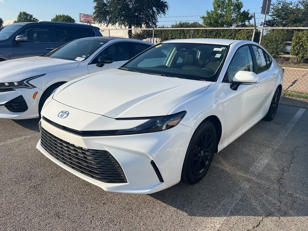 Used 2025 Toyota Camry LE w/16-Inch Silver Finished Alloy Wheels Sedan