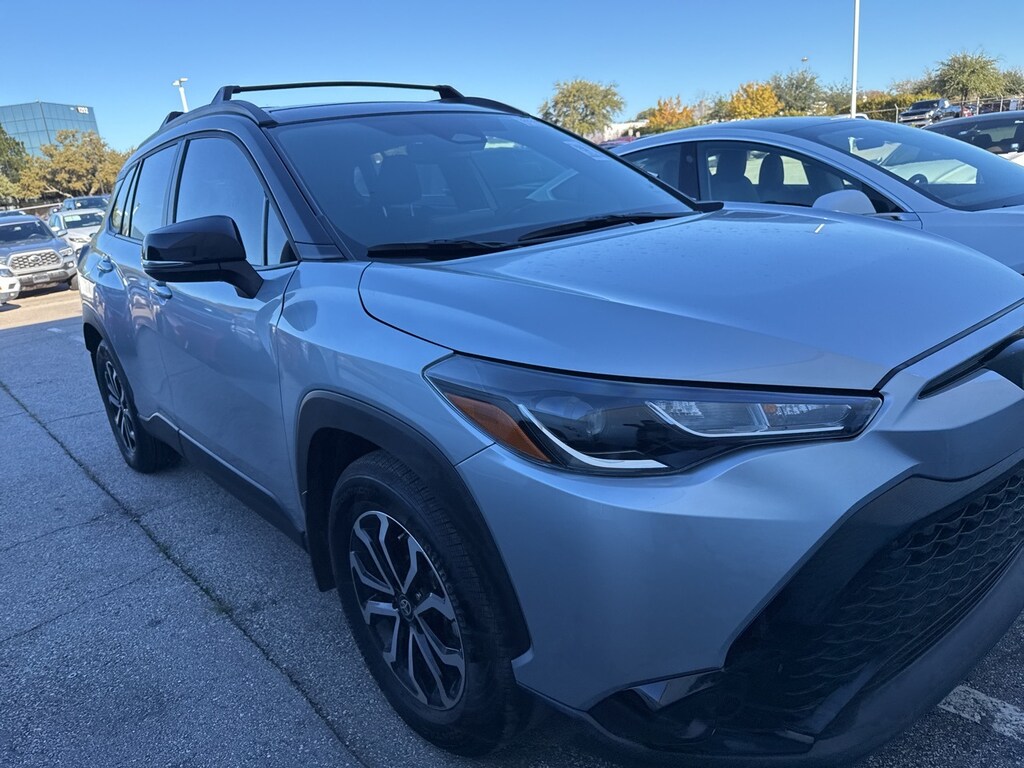 Used 2025 Toyota Corolla Cross Hybrid Hybrid SE w/Two-Tone Exterior/Moonroof SUV