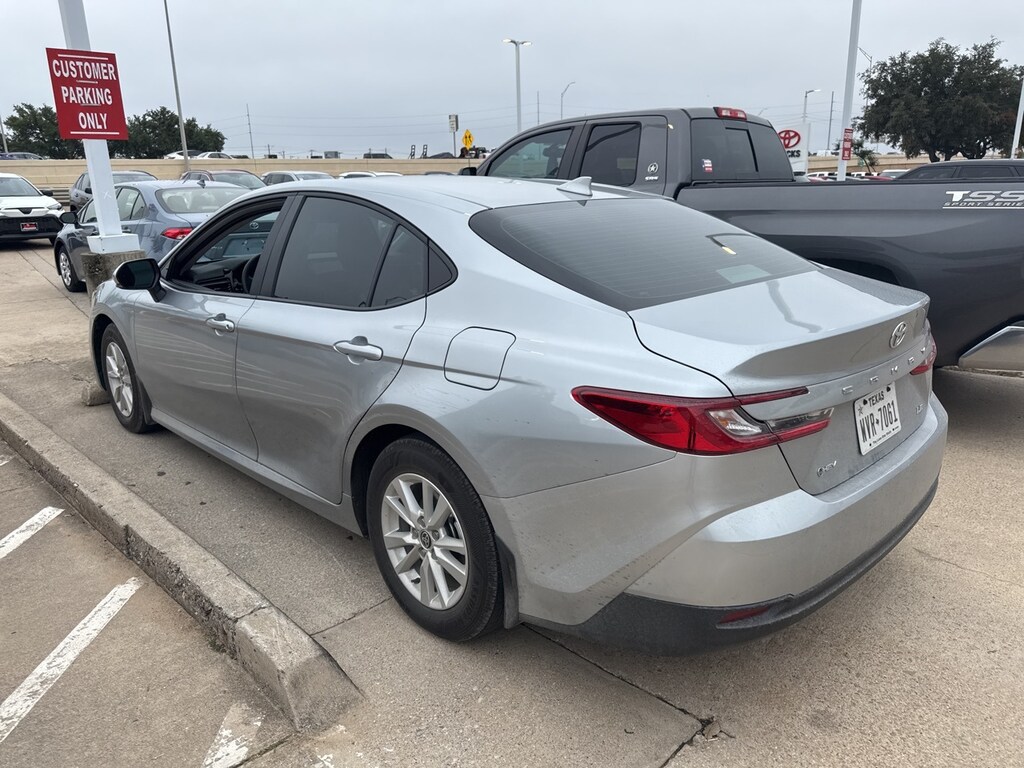 Used 2025 Toyota Camry LE w/Convenience Package/16-in Alloy Sedan