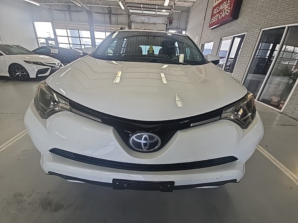 Used 2017 Toyota RAV4 XLE w/Moonroof/17-in Superchrome Alloy SUV