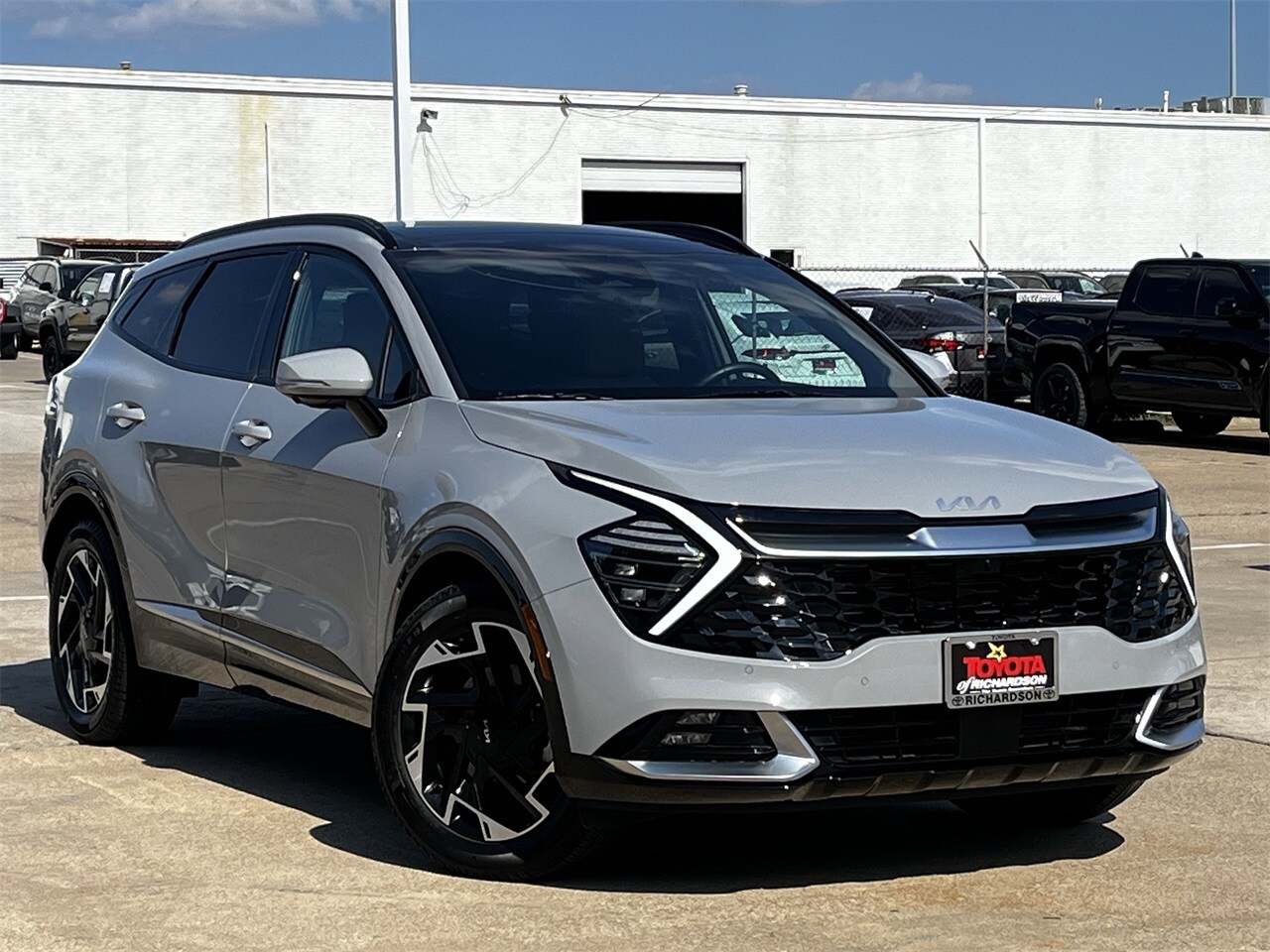 2025 Kia Sportage photo 2