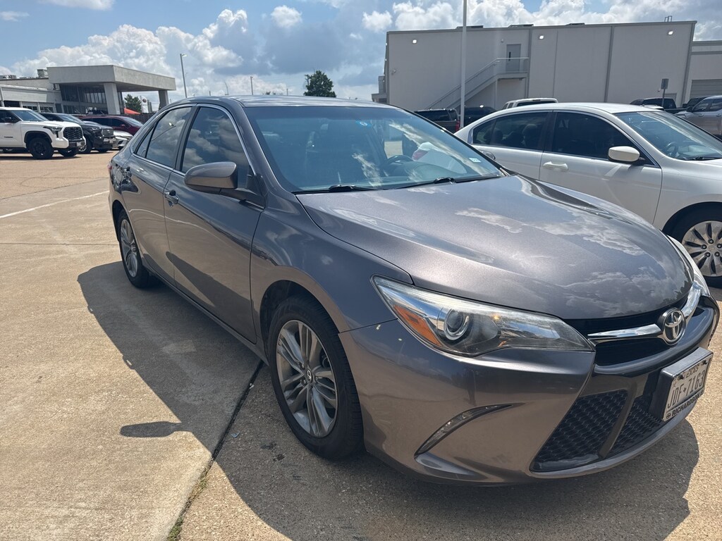 Used 2017 Toyota Camry SE w/17-Inch Alloy Wheels/Sunroof/Lthr Sedan