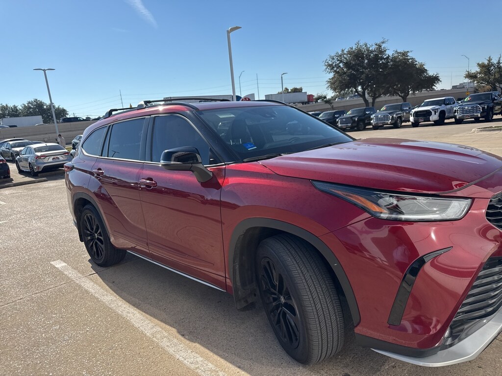 Used 2024 Toyota Highlander XSE w/Sunroof/Leather/20-in Alloy SUV