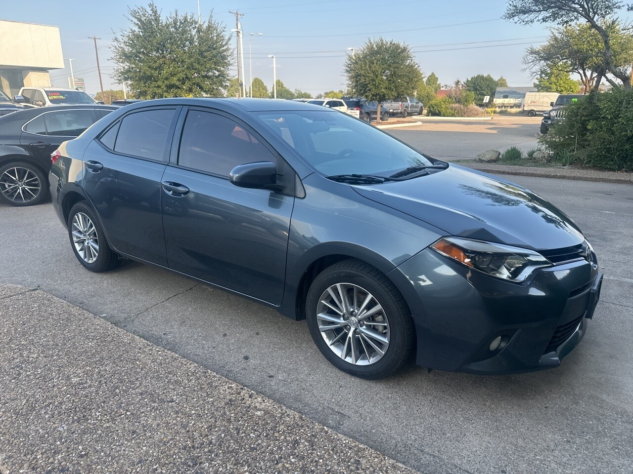 2014 Toyota Corolla LE photo 2