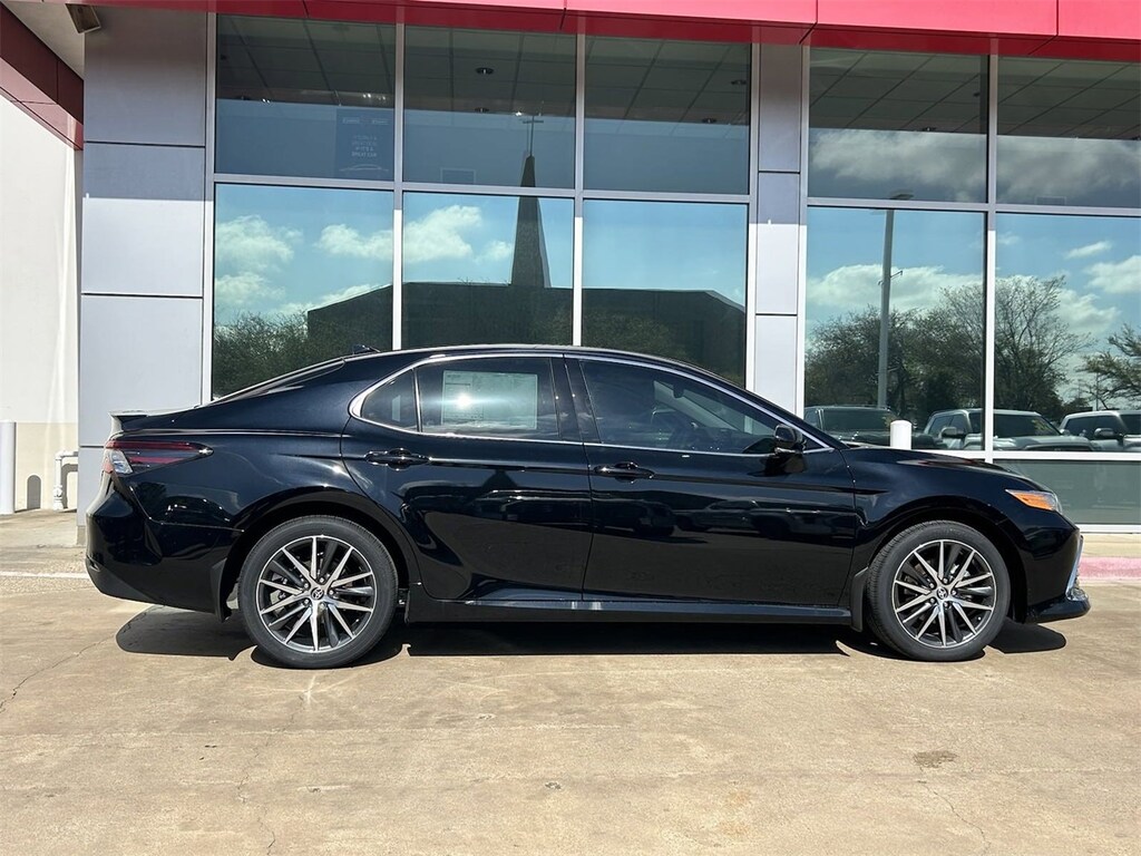 New Midnight Black 2025 Toyota Camry XLE For Sale in Richardson TX