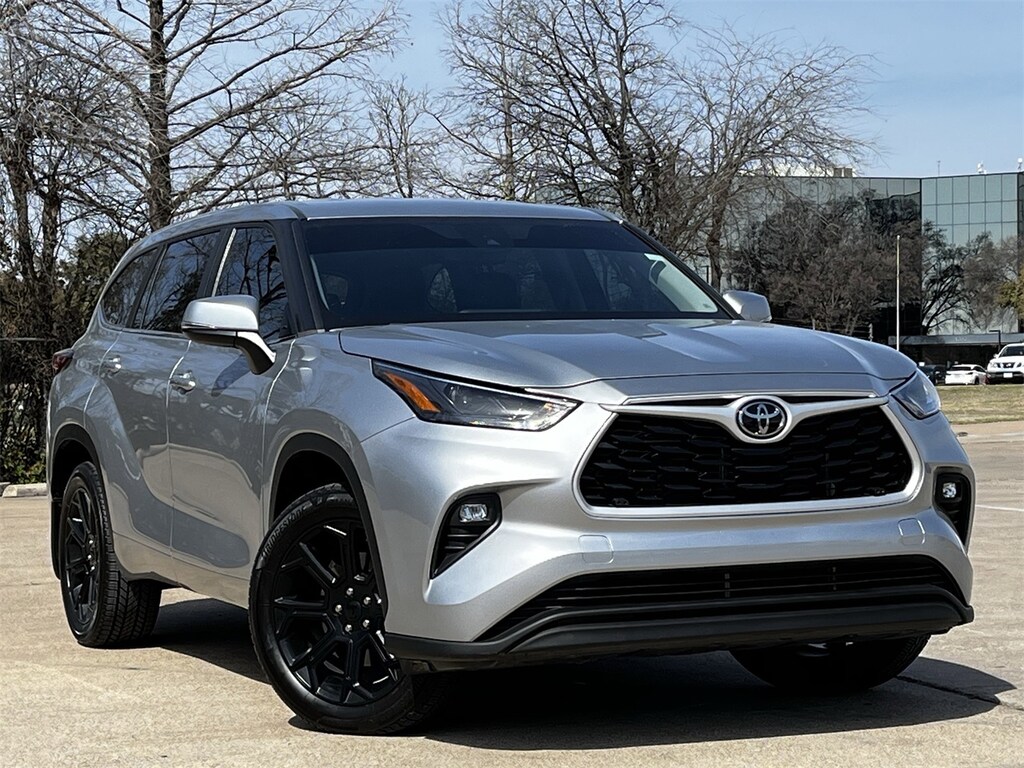 Used 2023 Toyota Highlander LE w/18-Inch Painted Alloy Wheels SUV