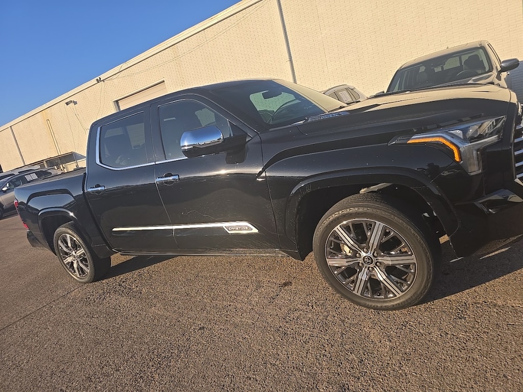 Used 2022 Toyota Tundra Hybrid Capstone w/22-in Dark Chrome Alloy Truck CrewMax