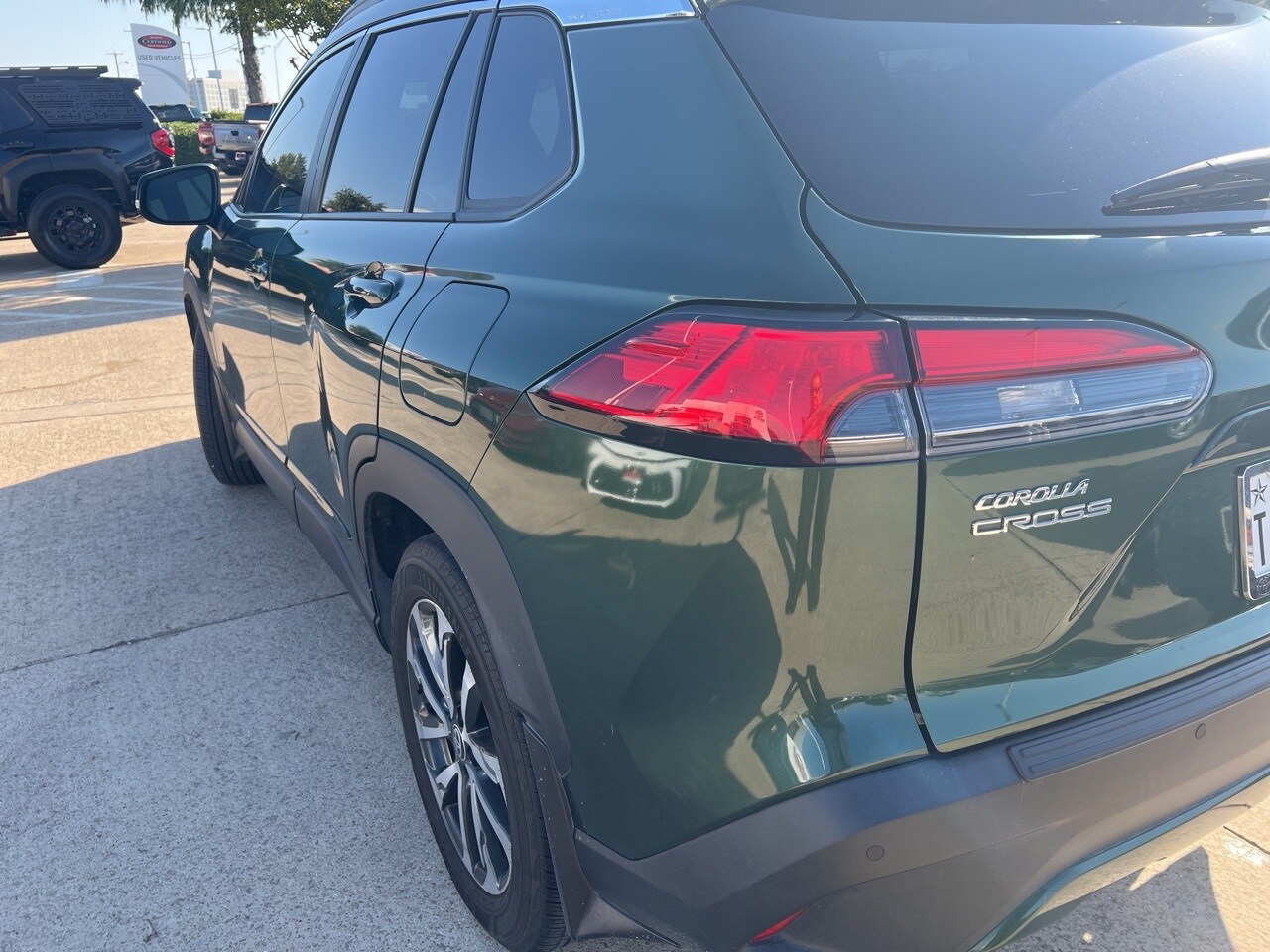 2022 Toyota Corolla Cross XLE photo 2