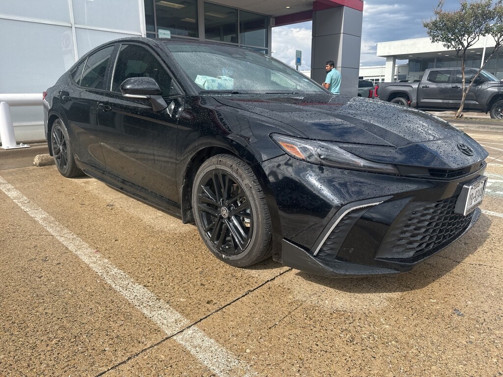 Used 2025 Toyota Camry SE w/Convenience Package/18-Inch Alloy Sedan
