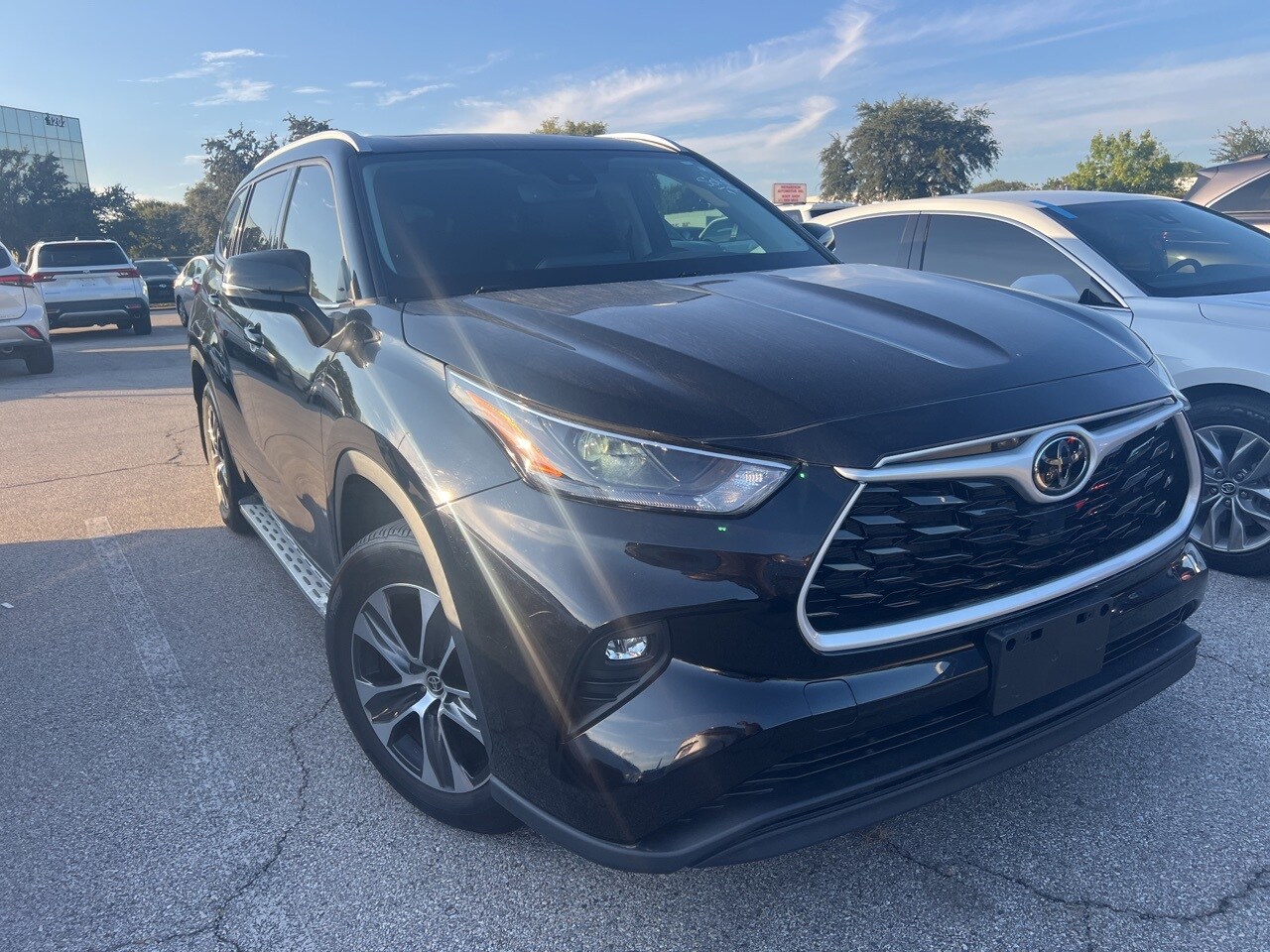 2022 Toyota Highlander XLE photo 2