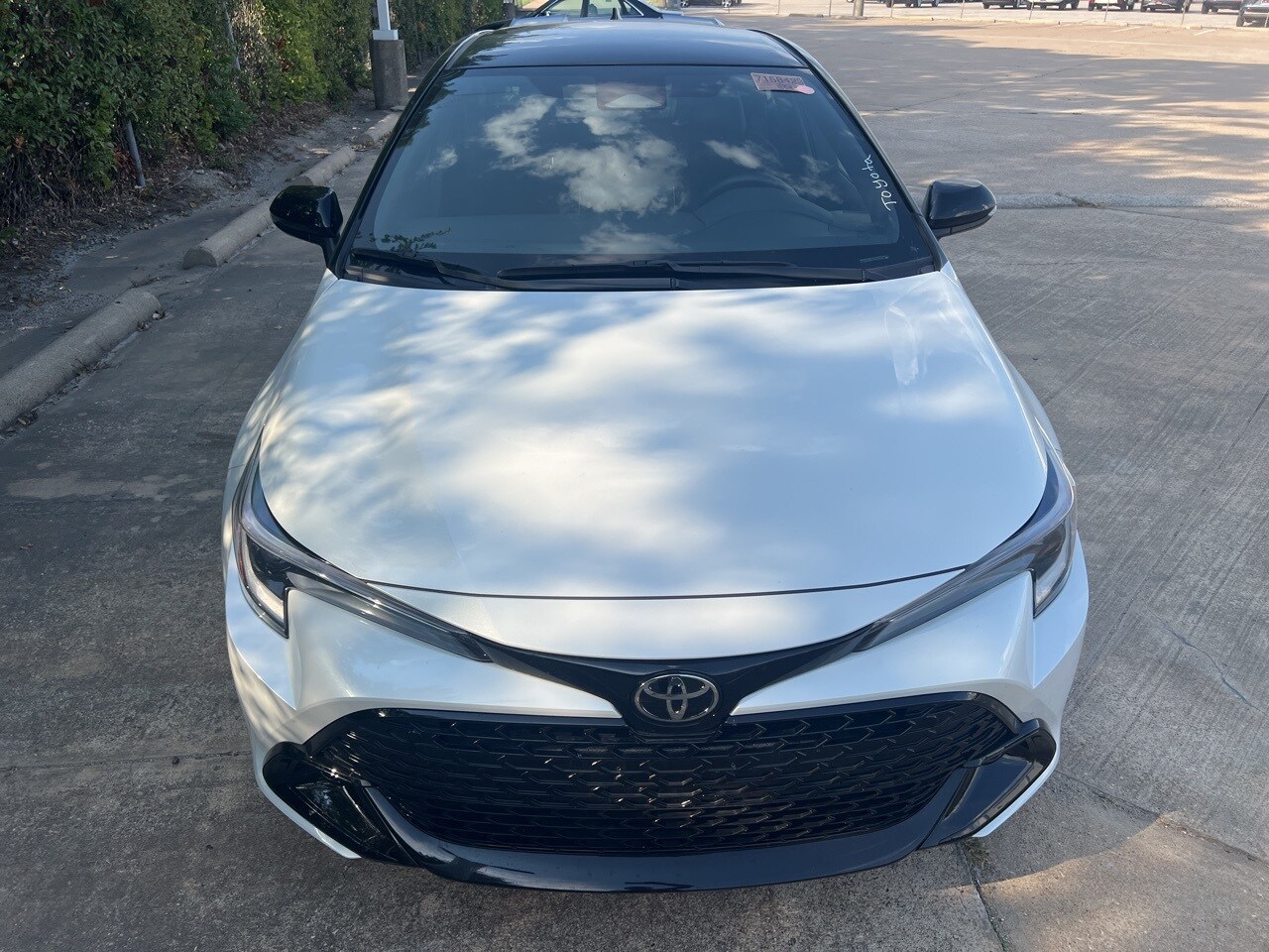 2025 Toyota Corolla SE photo 2