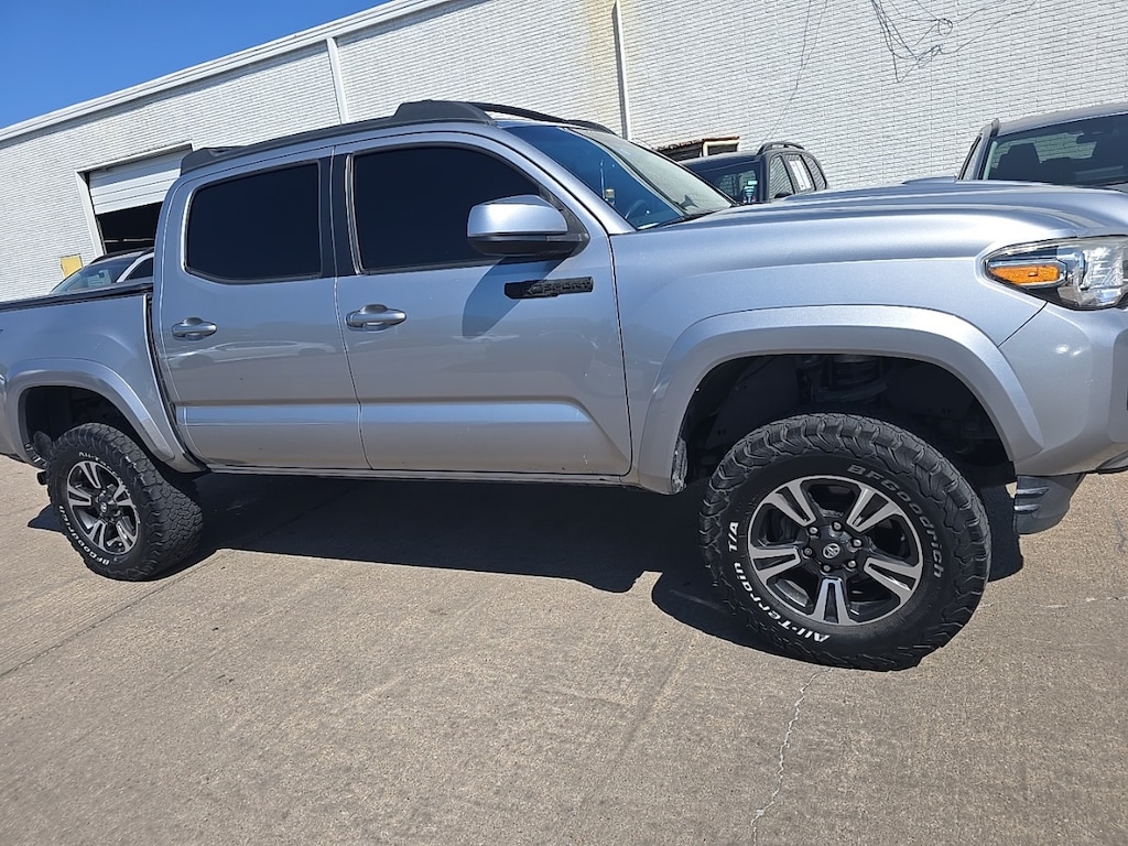 Used 2017 Toyota Tacoma TRD Sport w/17-Inch x 7.5 Machined Alloy Truck Double Cab