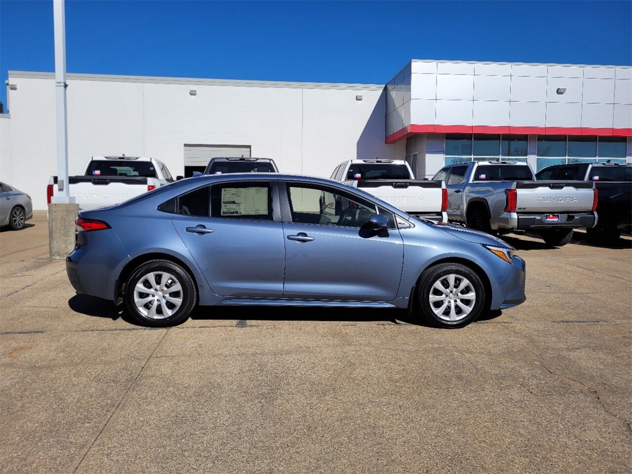 2025 Toyota Corolla Hybrid LE photo 2