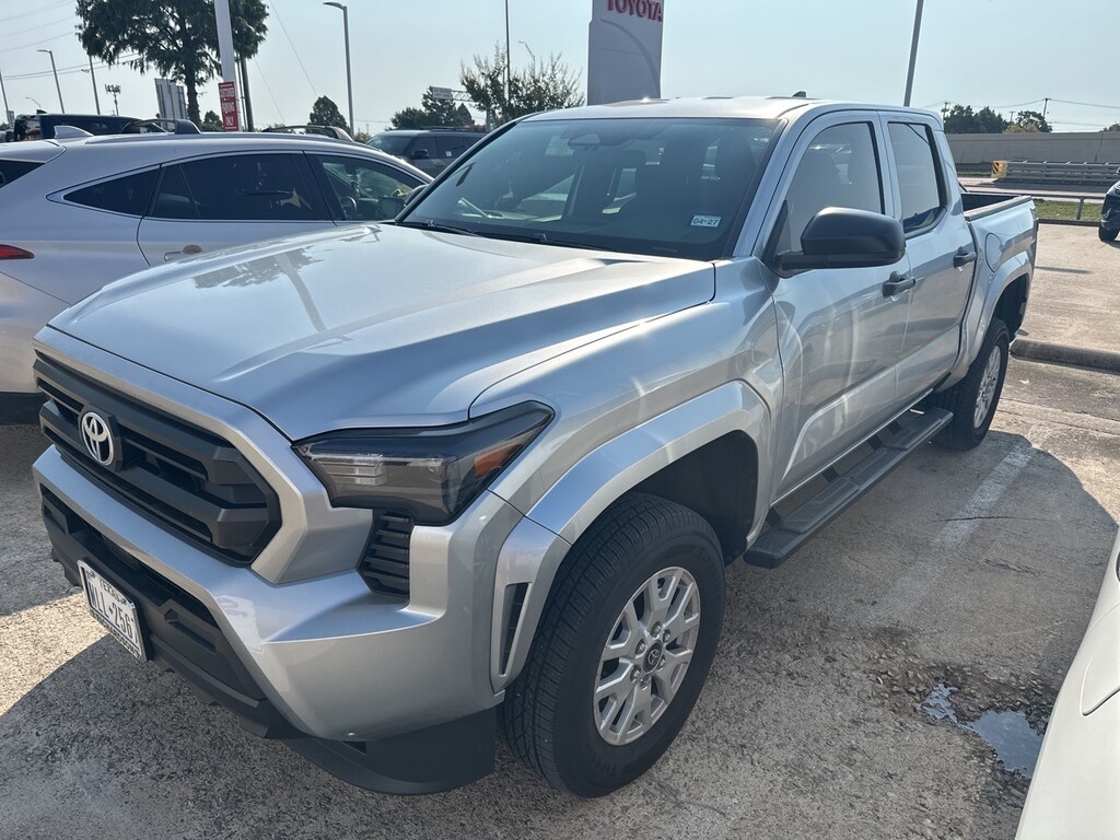 Used 2025 Toyota Tacoma SR w/8-in Toyota Audio Multimedia Truck Double Cab