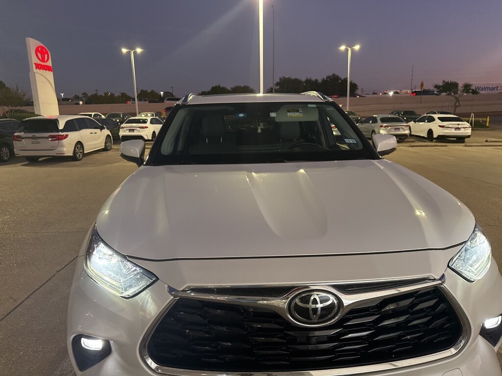 Used 2022 Toyota Highlander Platinum w/Panoramic Moonroof/HUD/Nav SUV