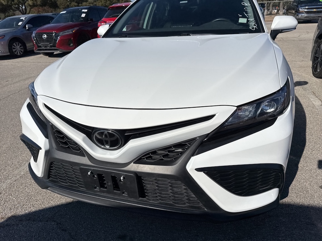 Used 2023 Toyota Camry SE w/18-Inch Alloy Wheels Sedan