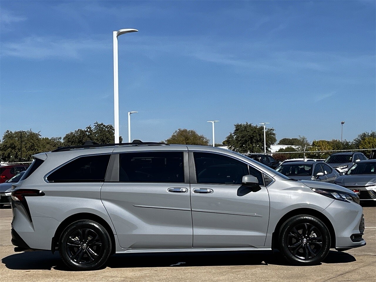 2024 Toyota Sienna Woodland Edition photo 2