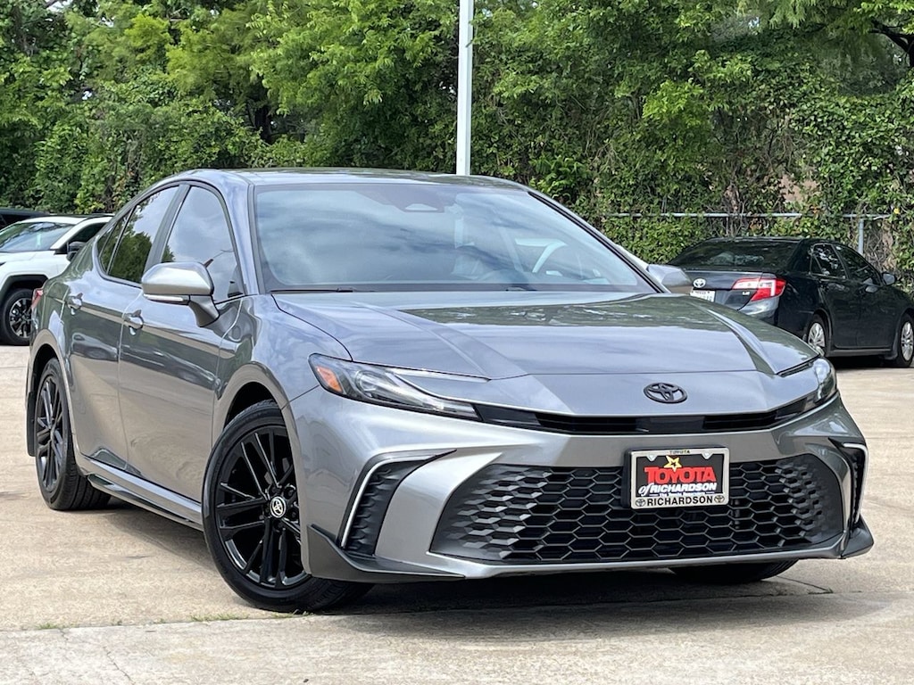 Used 2026 Toyota Camry SE w/18-Inch Multi-Spoke Black-Finished Alloy Sedan