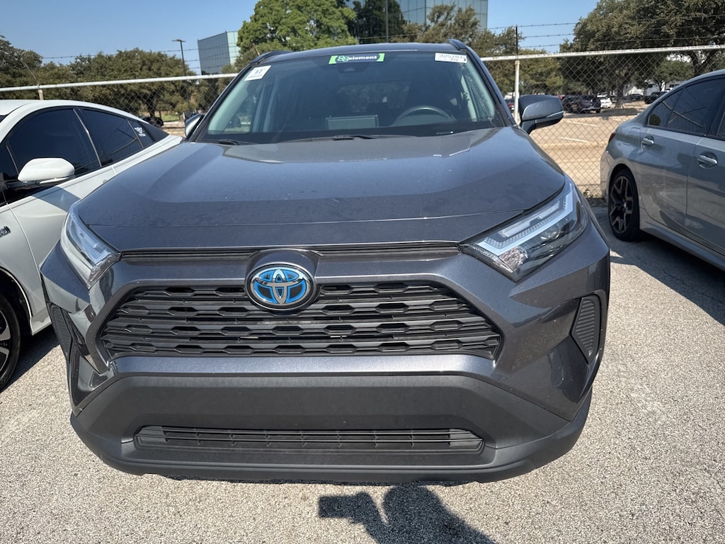 Used 2024 Toyota RAV4 Hybrid LE w/17-in Silver Aluminum Alloy SUV
