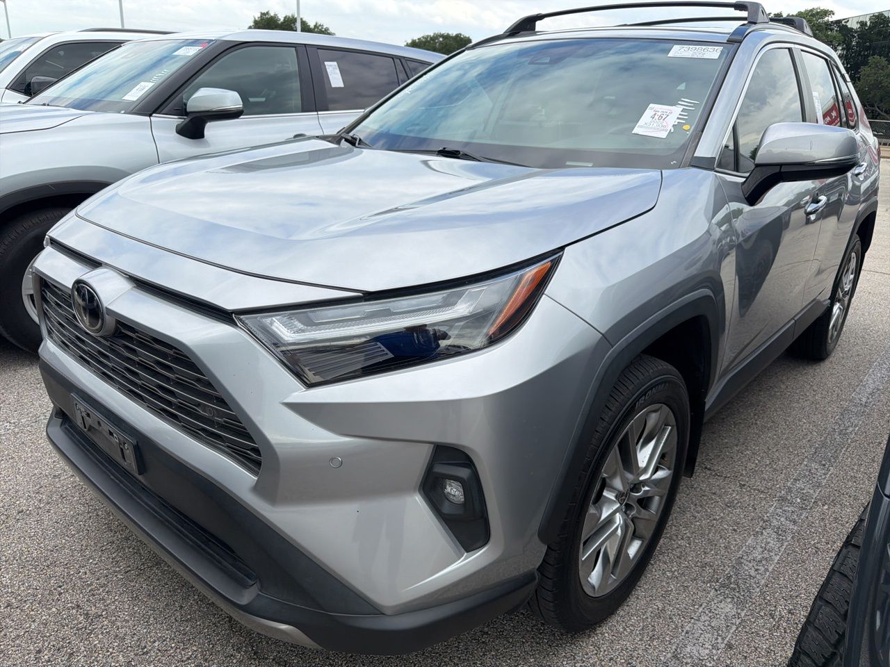 2022 Toyota RAV4 Limited FWD's photo