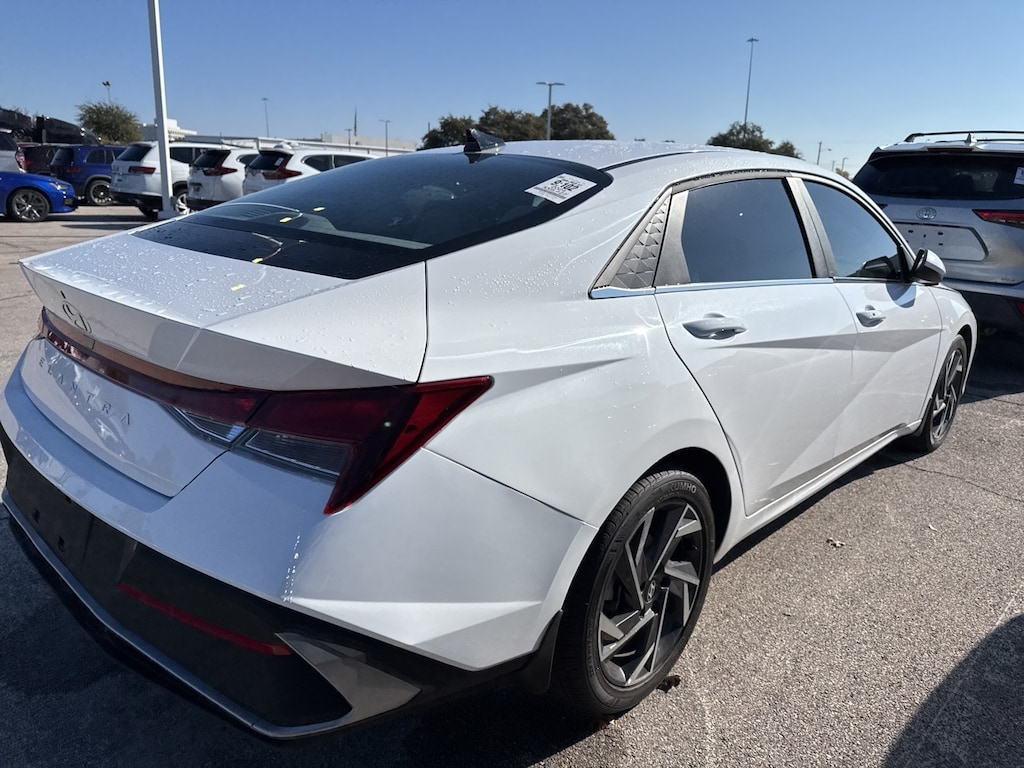 Used 2024 Hyundai Elantra SEL w/Convenience Package/Sunroof/17-in Alloy Sedan