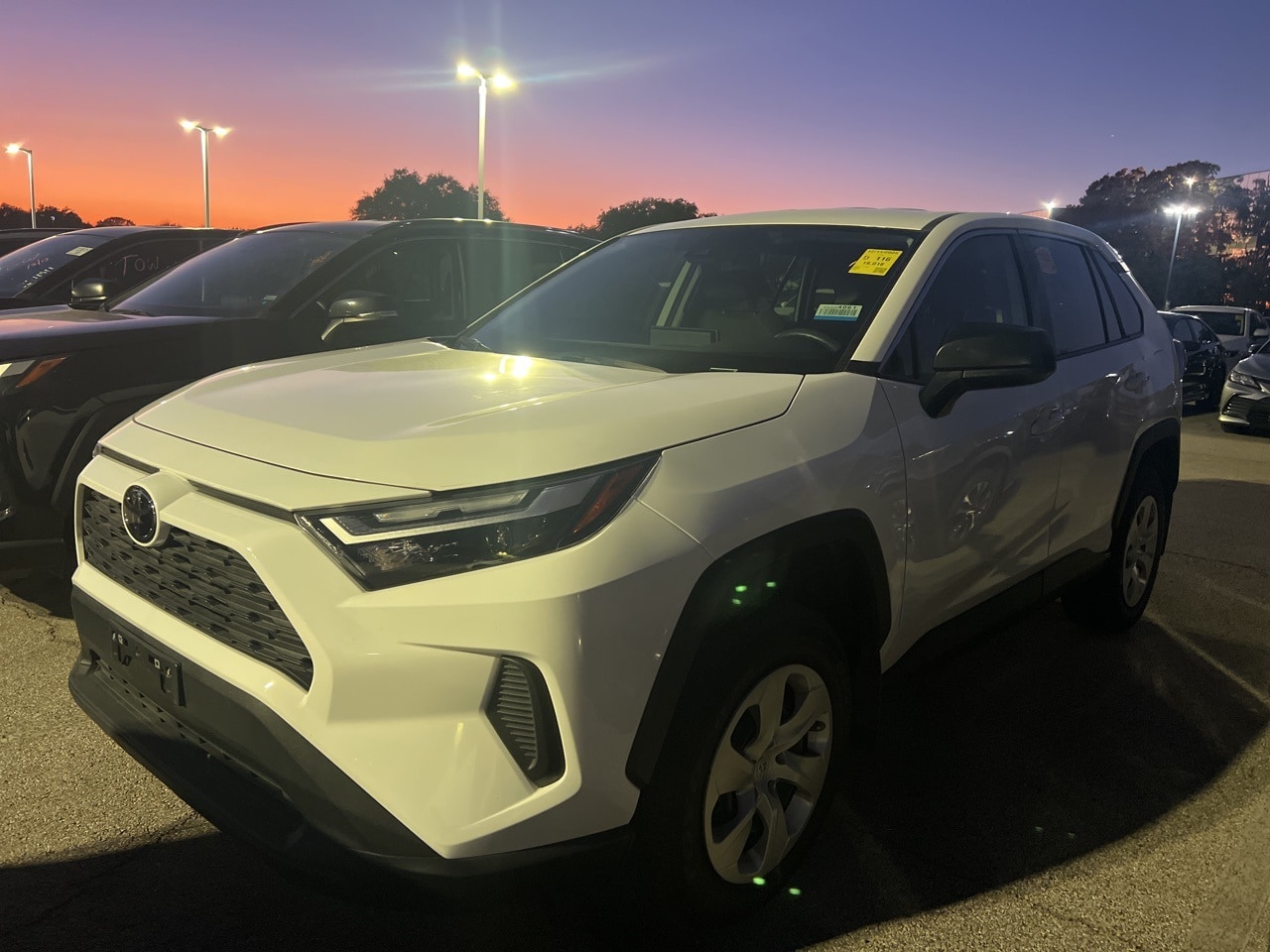 2025 Toyota RAV4 LE's photo