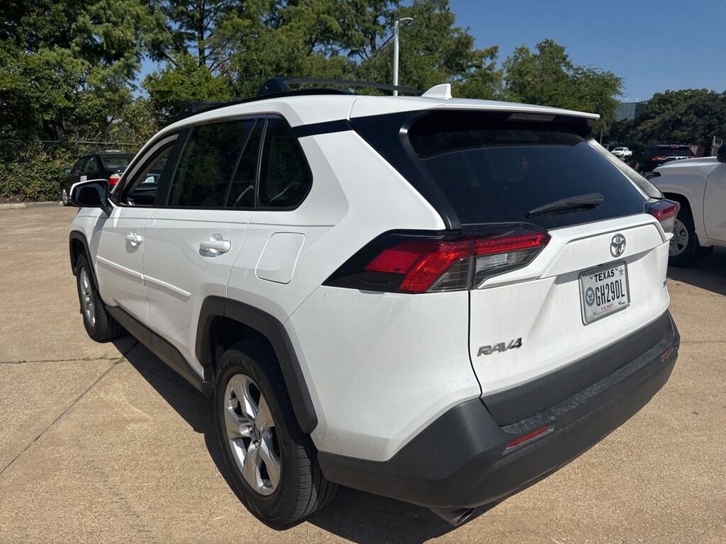 Used 2020 Toyota RAV4 XLE w/17-in 5-Spoke Silver Alloy/Sunroof SUV