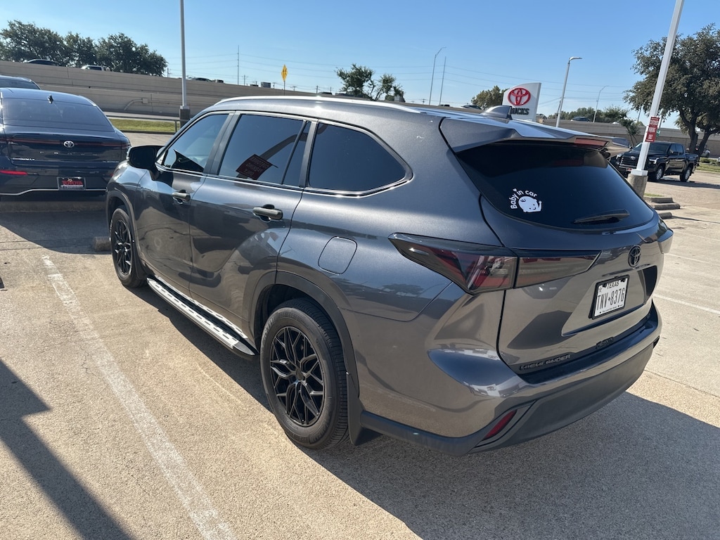 Used 2023 Toyota Highlander XLE w/Moonroof/Leather/18-in Alloy SUV