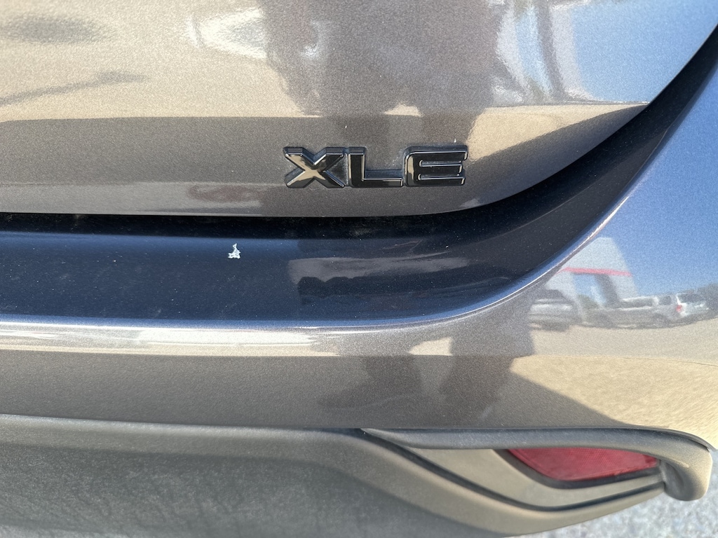 Used 2023 Toyota Highlander XLE w/Moonroof/Leather/18-in Alloy SUV