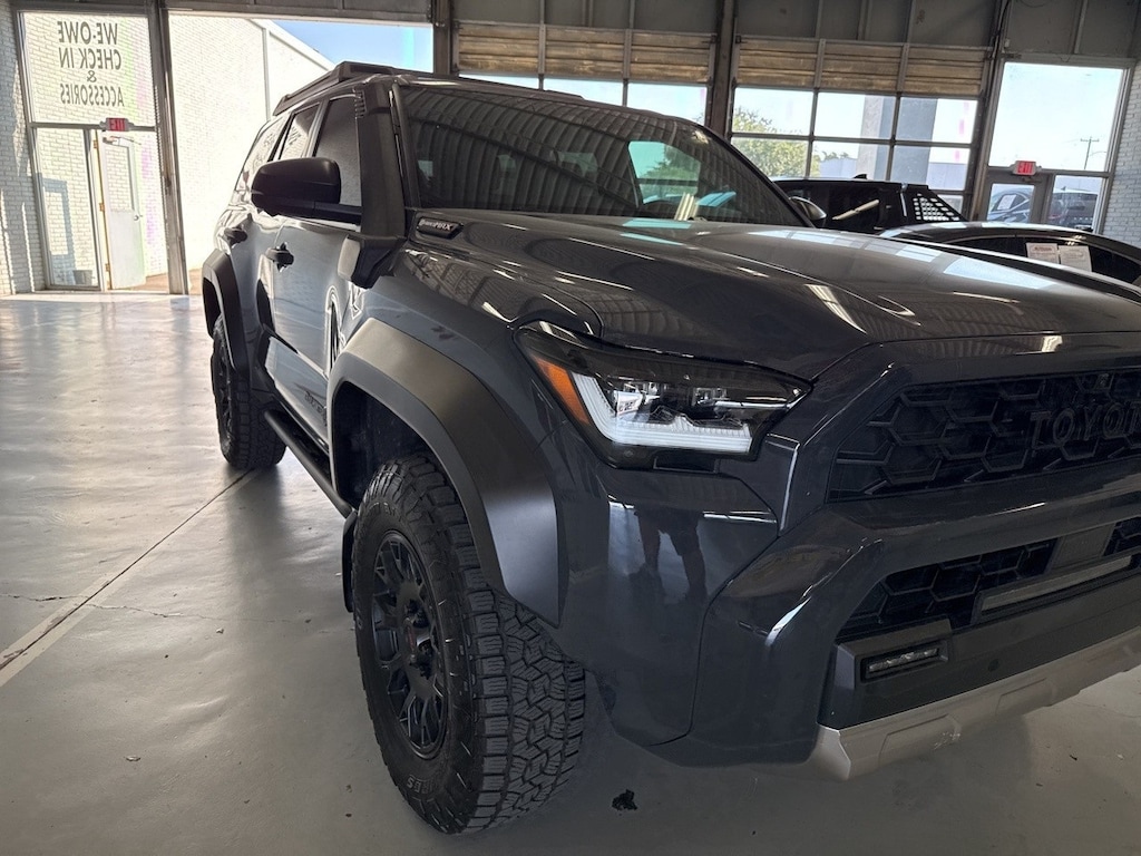 Used 2025 Toyota 4Runner i-FORCE MAX Trailhunter w/Navigation SUV