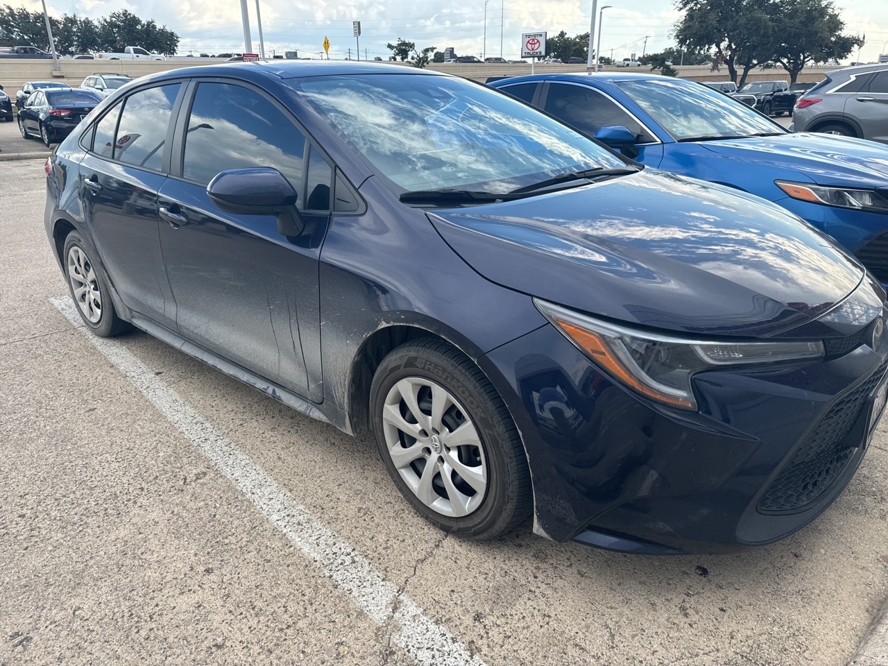 Used 2022 Toyota Corolla LE with VIN 5YFEPMAE1NP321352 for sale in Richardson, TX