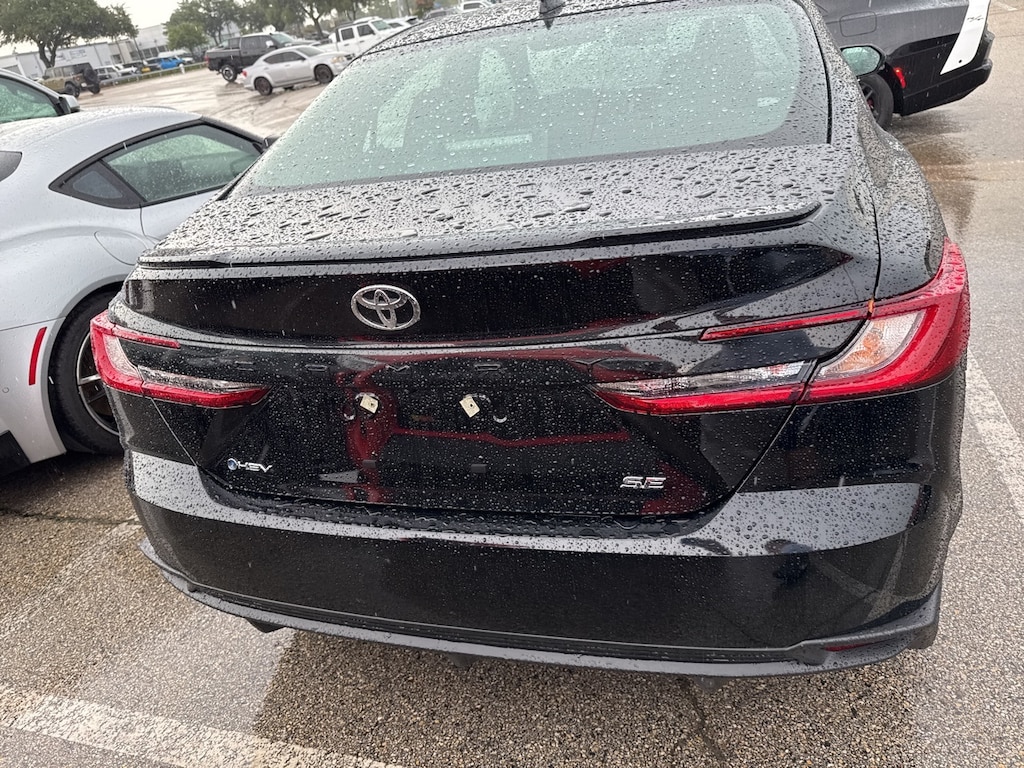 Used 2025 Toyota Camry SE w/18-Inch Black-Finished Alloy Sedan