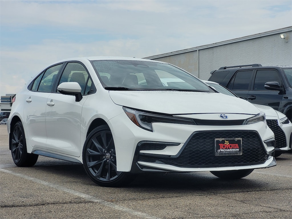 Used 2024 Toyota Corolla Hybrid SE w/18 Gloss Graphite Alloys Sedan