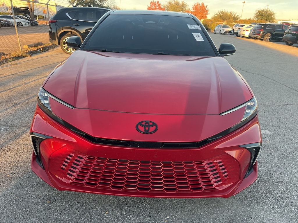 Used 2025 Toyota Camry XSE w/Two-Tone Exterior/Panoramic Glass Roof Sedan