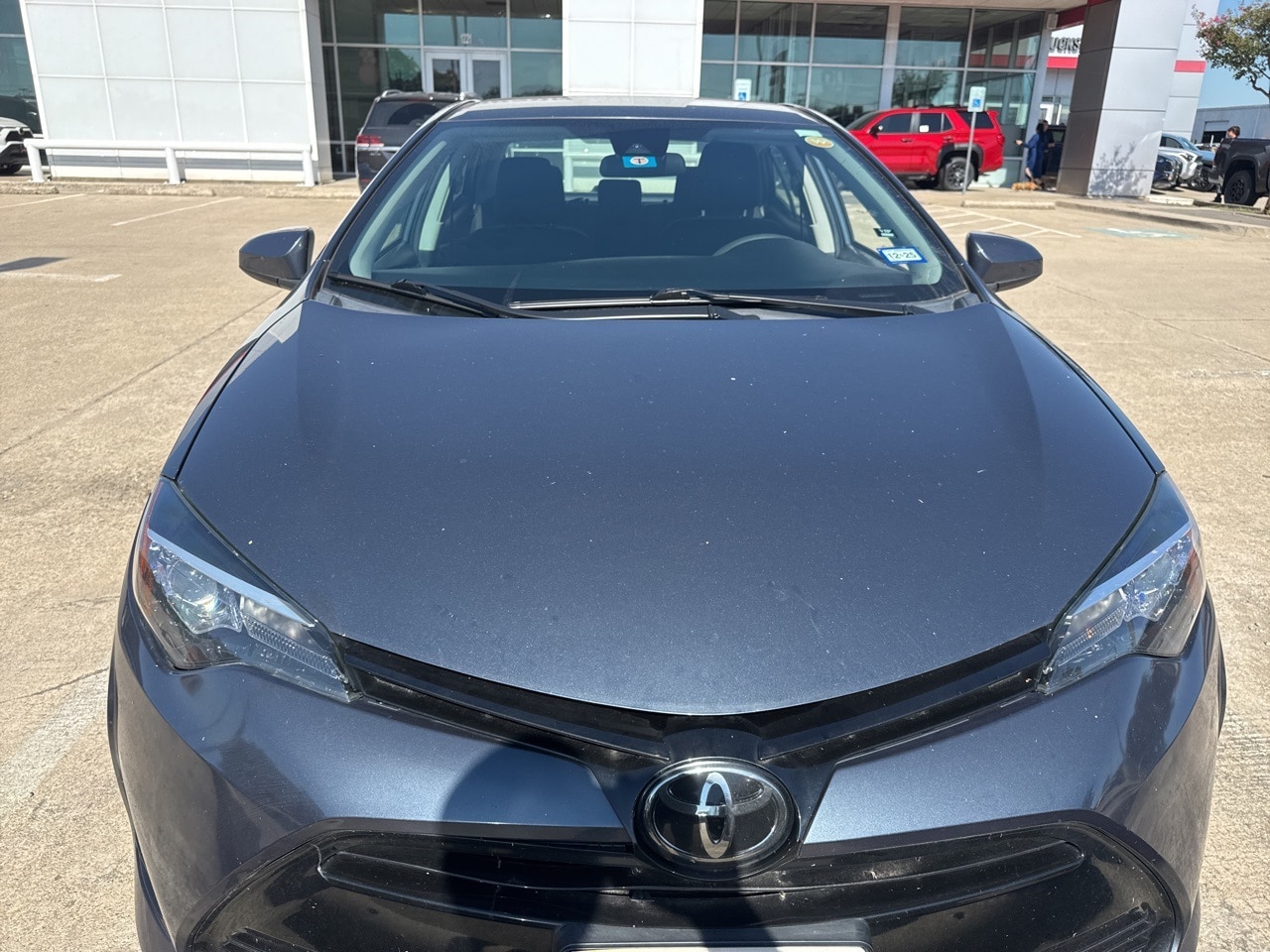 Used 2018 Toyota Corolla LE with VIN 2T1BURHE0JC975526 for sale in Richardson, TX